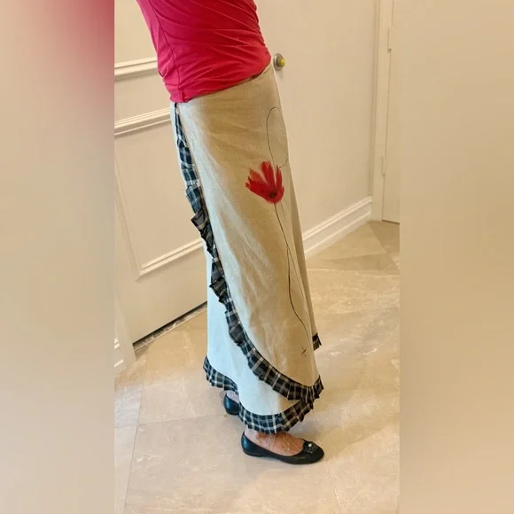 Elegant wraparound Linen Beige Skirt w Black Trim, Handpainted Flower,Size S-M - Picture 6 of 13